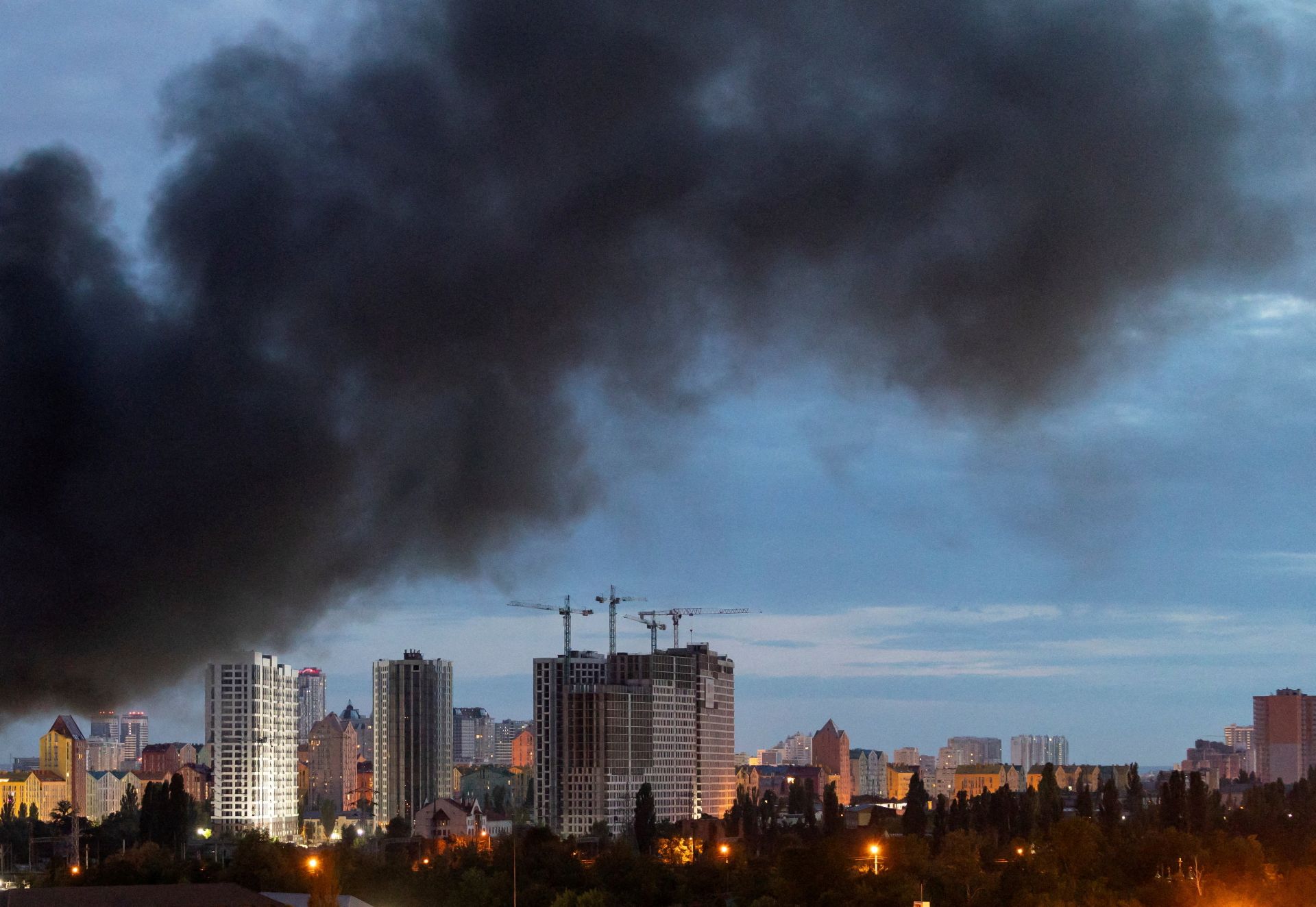 Rússia volta a disparar mísseis contra Kiev e deixa ao menos seis feridos