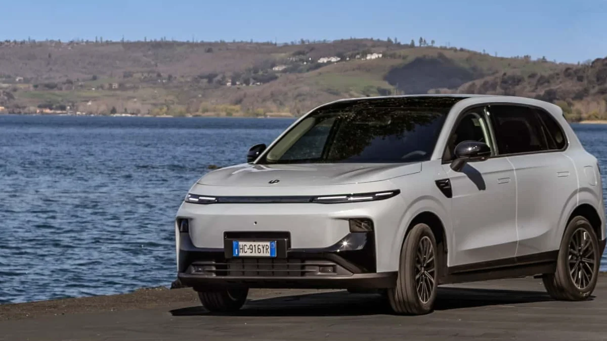 Se liga, BYD! Novo SUV híbrido da Leapmotor já tem data para chegar