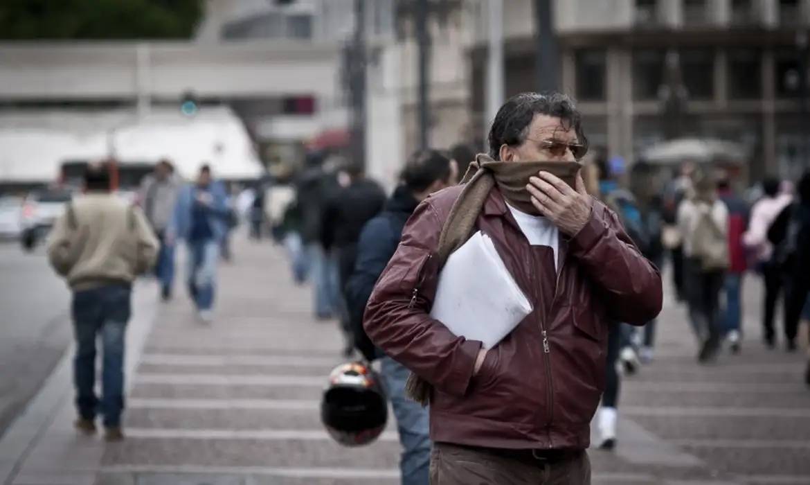 SP: Temperatura cai e semana terá mínima de 9º; Defesa Civil decreta estado de alerta