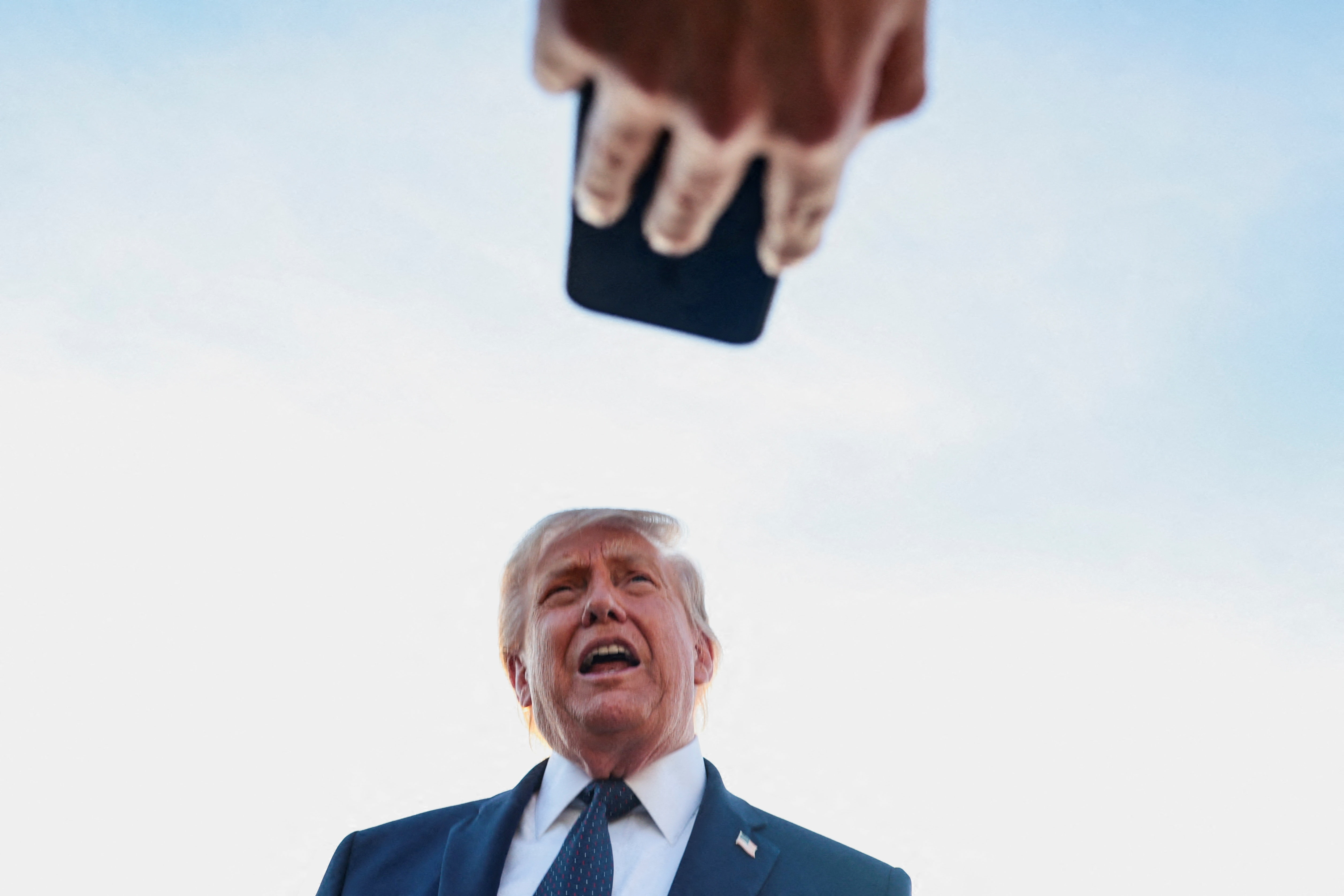 Trump diz que cessar-fogo com Irã acabou, apesar da retomada de contatos diplomáticos