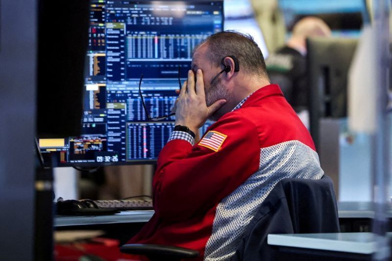 Wall Street encerra semana em baixa, com onda de vendas no setor de chips