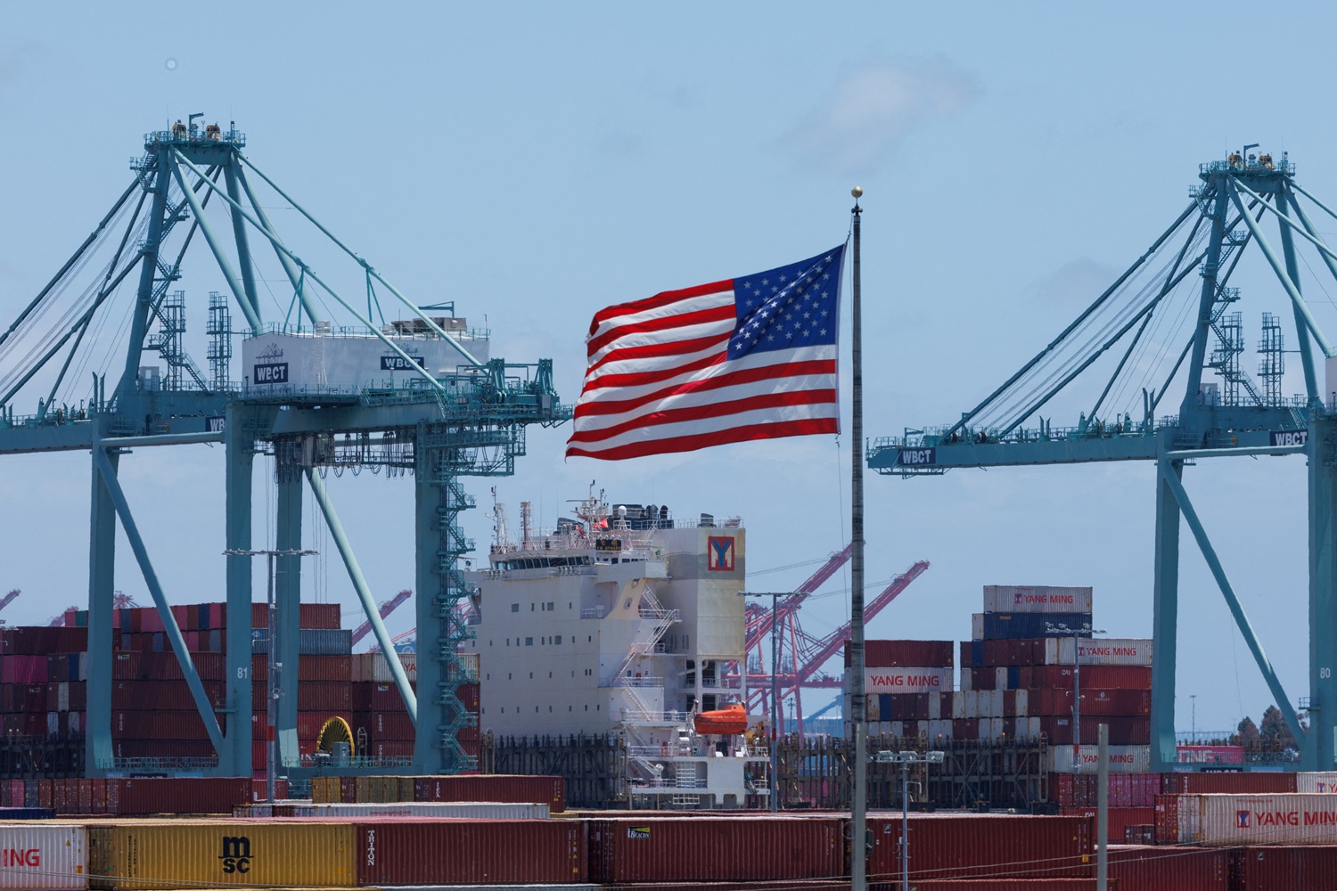 25 estados dos EUA processam governo Trump por tarifas que atingem o Brasil