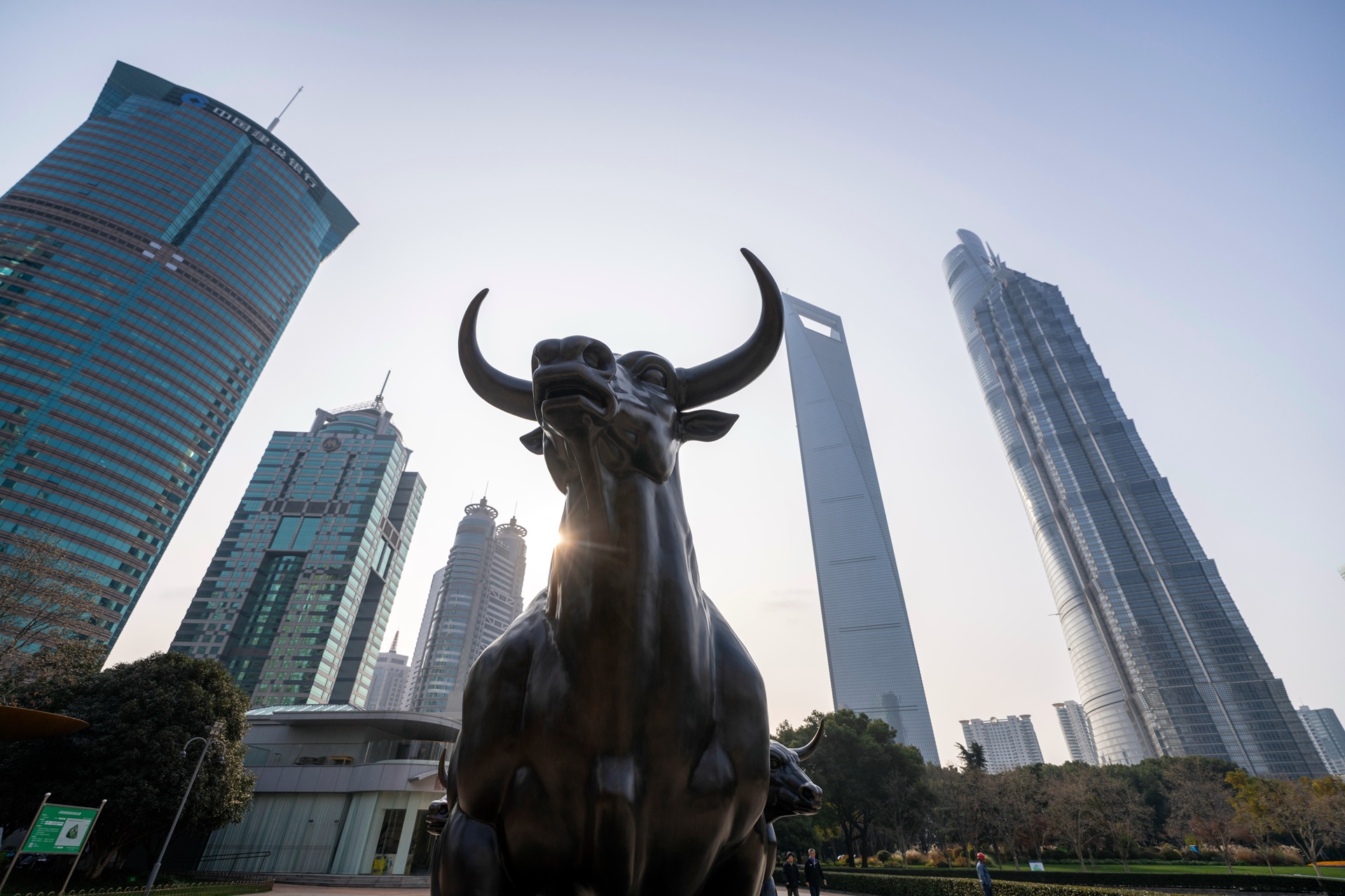 Ações da China atingem maior cotação da semana com alta das ações do setor de chips