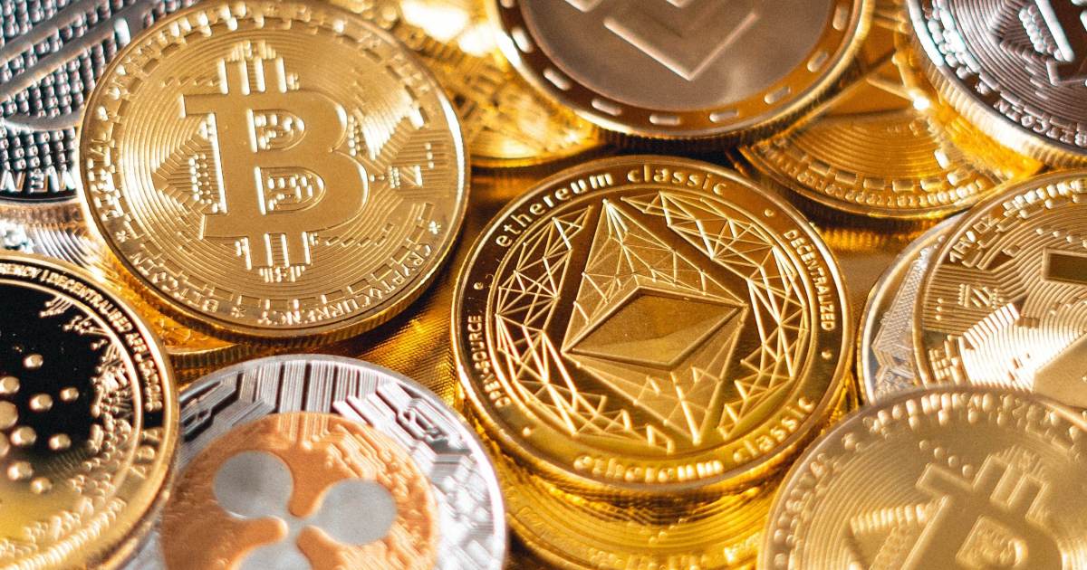 Agente do FBI é acusado de roubar mais de US$ 900 mil em criptomoedas