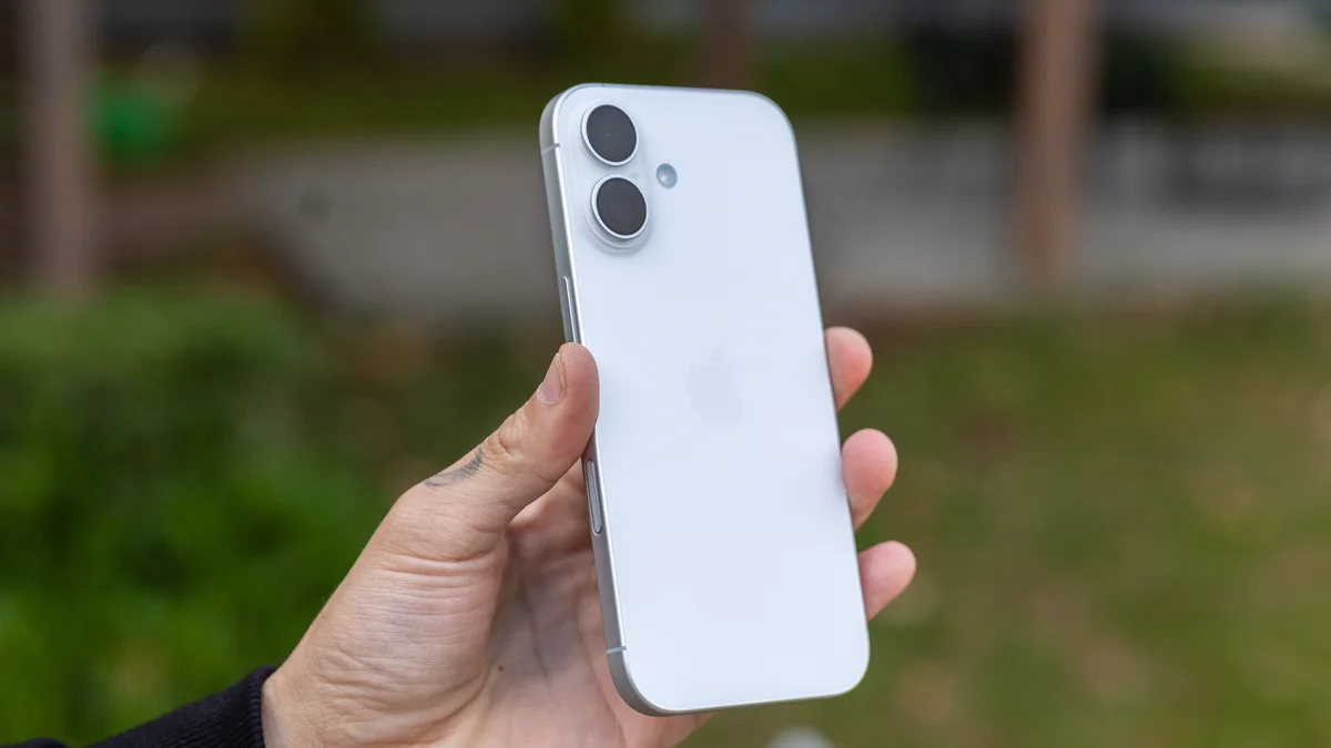 Apple deve copiar estratégia da Samsung e lançar enxurrada de iPhones em 2026