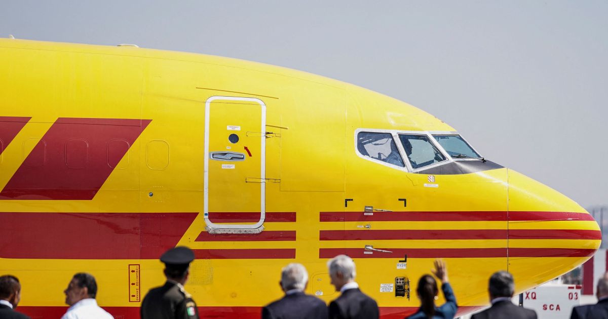Avião colide com objeto desconhecido na Alemanha e faz pouso não programado