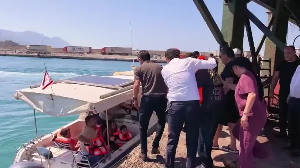 Barco vira na costa norte do Chipre com centenas a bordo e oito morrem