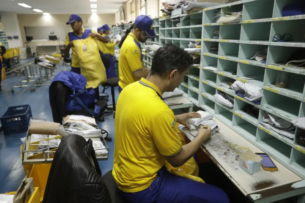 Correios passam a entregar no Brasil compras feitas em sites de lojas do Paraguai