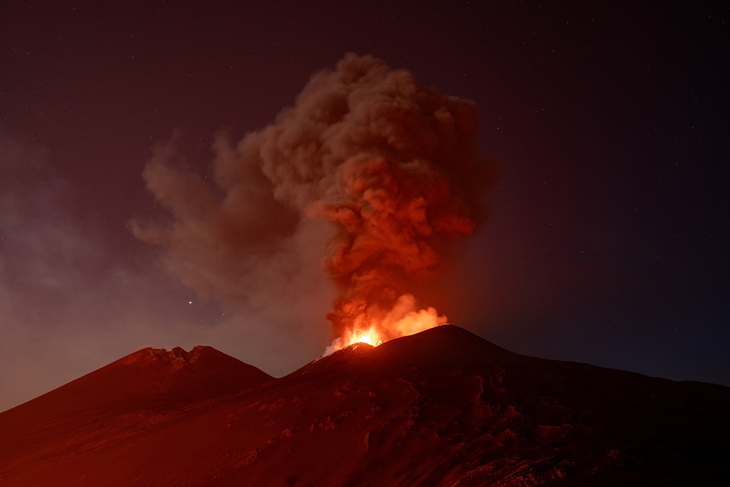 Erupção do Etna fecha espaço aéreo de Catânia, na Itália; voos são cancelados