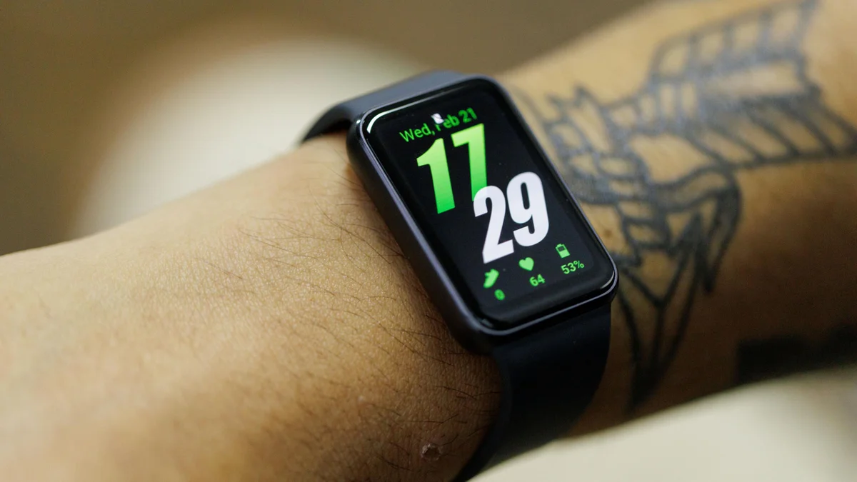 Galaxy Fit3 despenca para R$ 178 com cupom exclusivo e Pix na Shopee