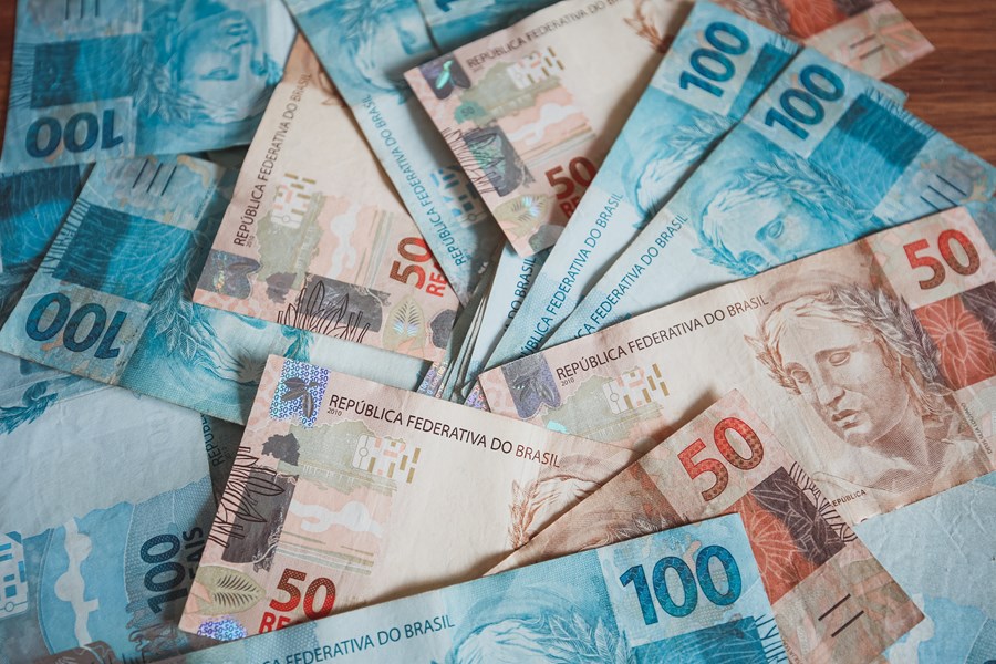 Governo confirma que salário mínimo será de R$ 1.741 em 2027