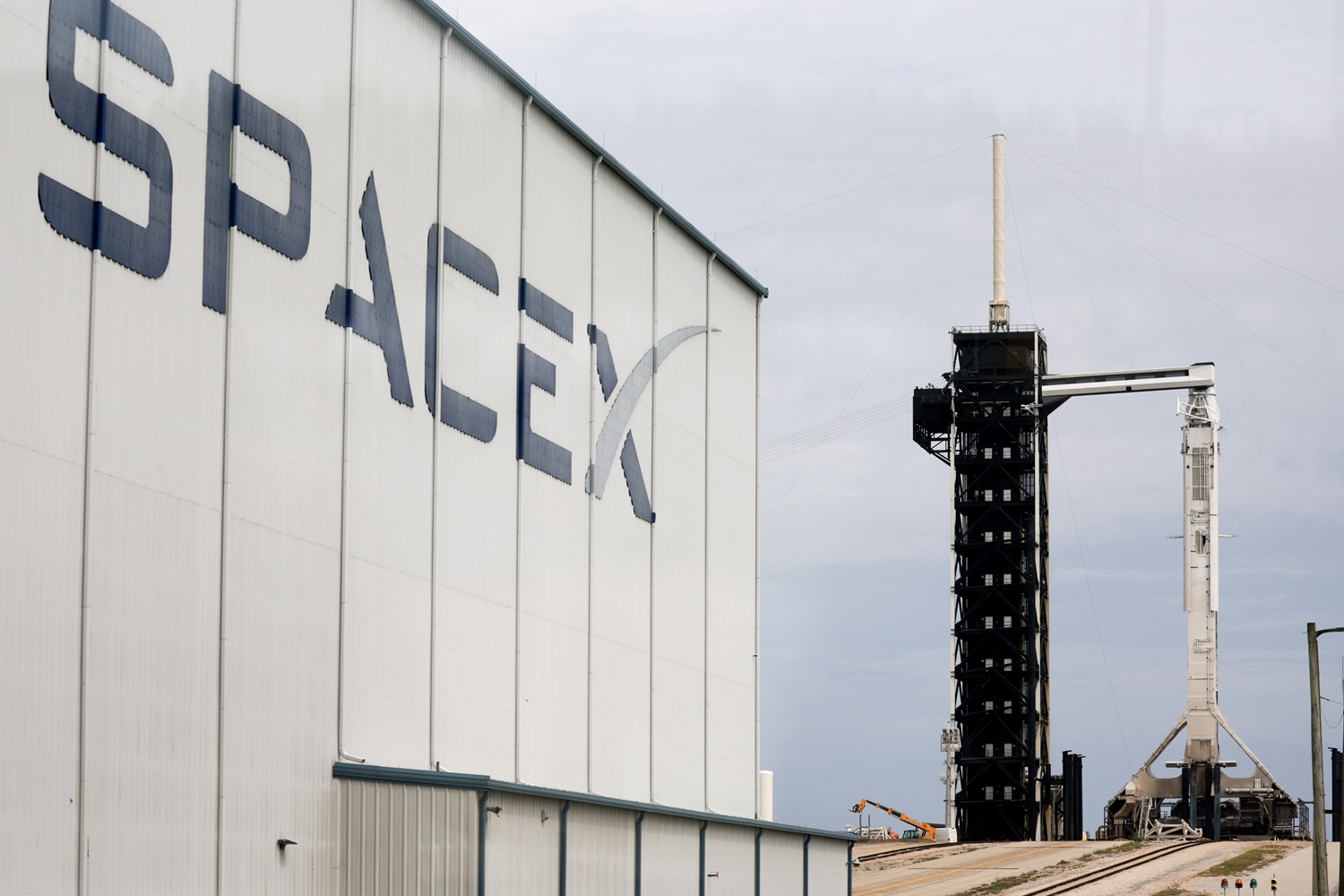 Hackers utilizaram ferramenta de IA da SpaceX para ataque a sete empresas