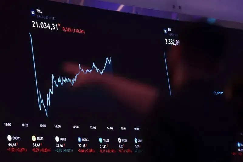 Ibovespa recua com foco em taxa de desemprego e Nvidia; dólar cai