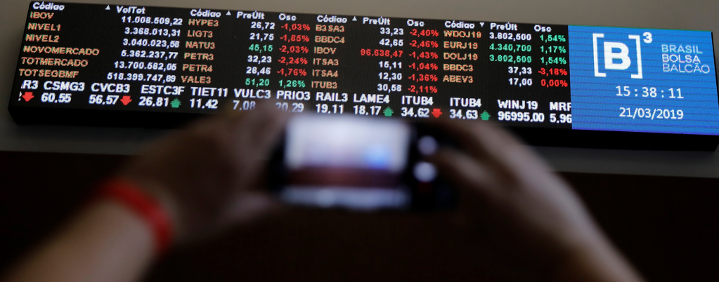Ibovespa recua na contramão do exterior, após sequência positiva