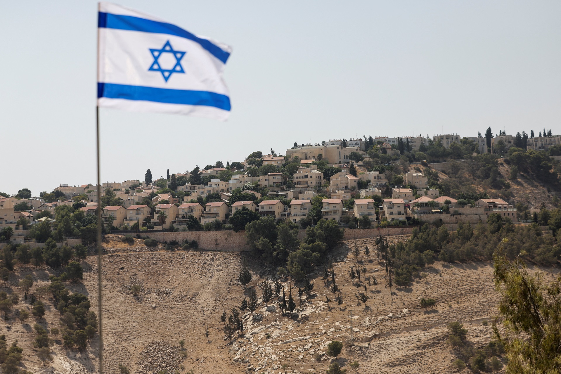 Israel cria zona militar fechada em Taybeh, na Cisjordânia, para barrar colonos