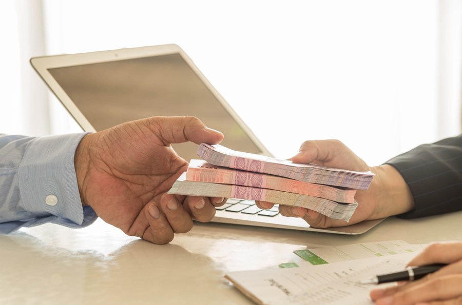 Juro do empréstimo pessoal cai em agosto, mas ainda está em 158,42% anuais