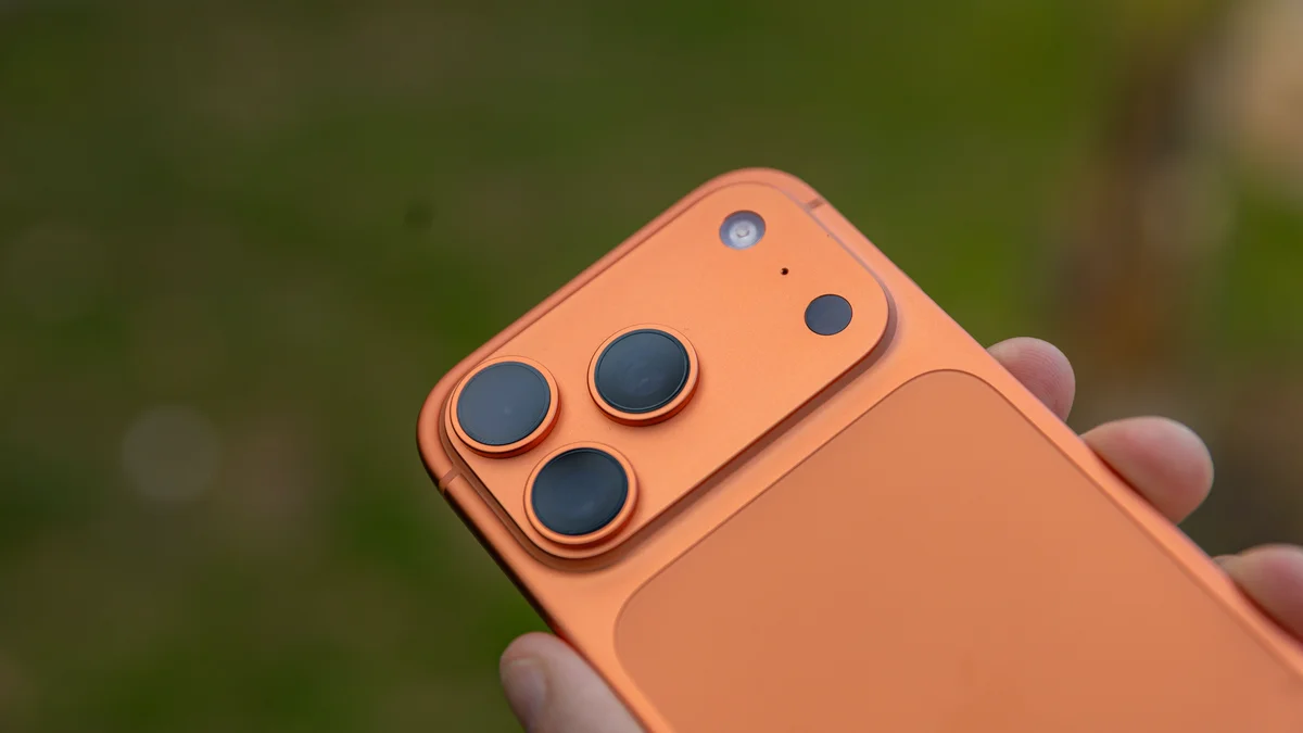 Ligações falsas usam voz de IA para destravar iPhones roubados no Brasil