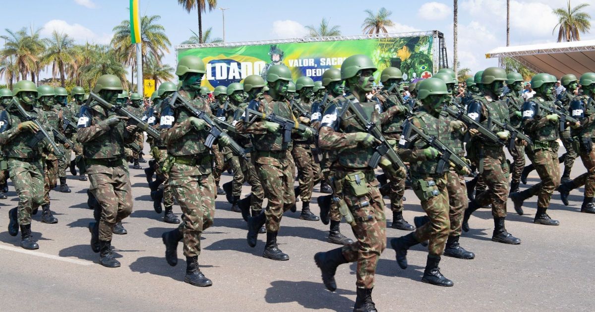 Limpeza política e militar deve focar no narcotráfico, diz professor