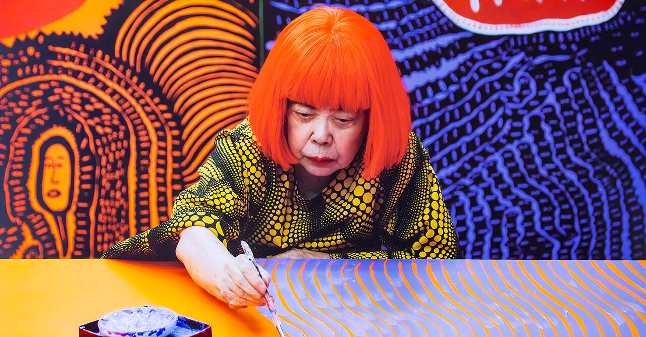 Morre Yayoi Kusama aos 97 anos: relembre parcerias com marcas