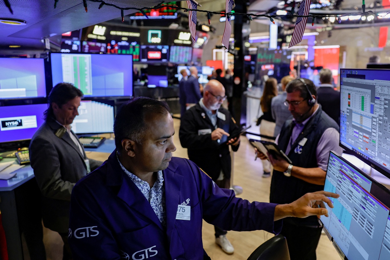 Nasdaq e S&P 500 fecham em baixa com Ormuz sem acordo e queda da Intel