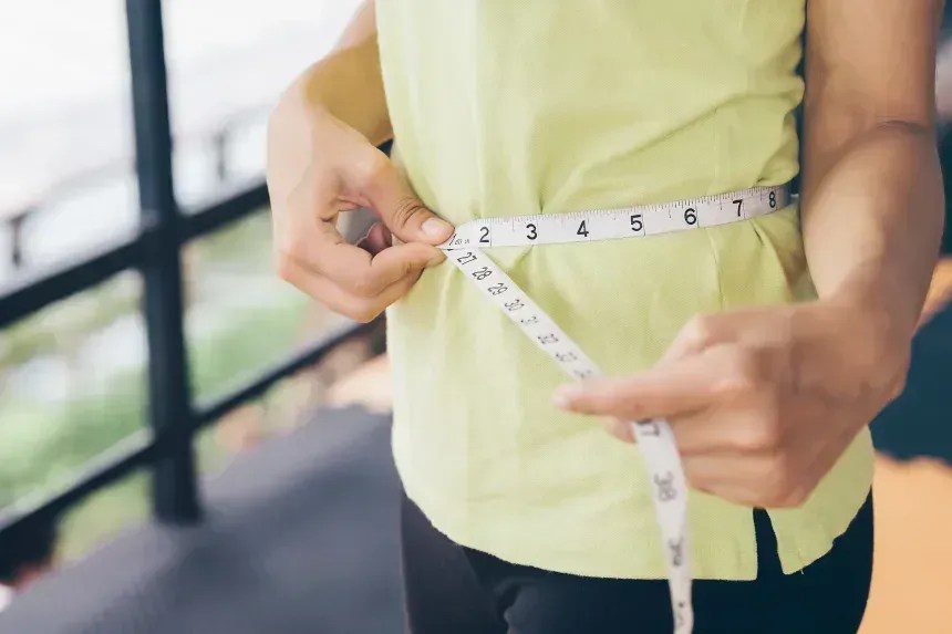 Paradoxo da obesidade: excesso de gordura abdominal revela mais sobre a longevidade em adultos