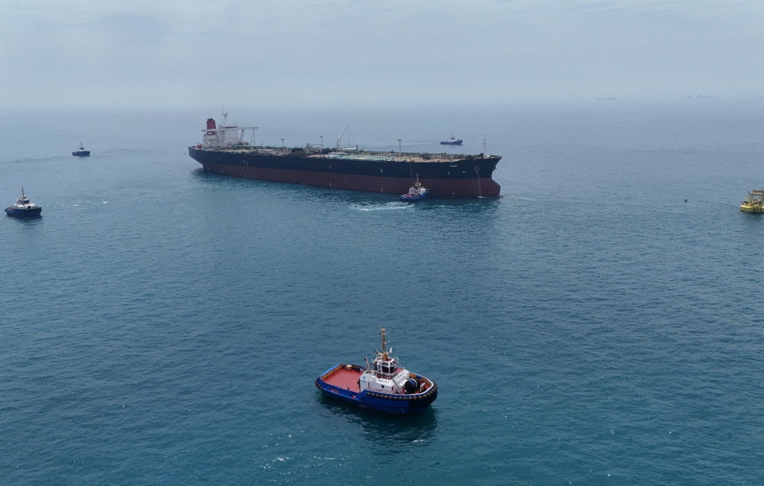 Petroleiro é atingido por projétil perto no Estreito de Ormuz, segundo autoridades