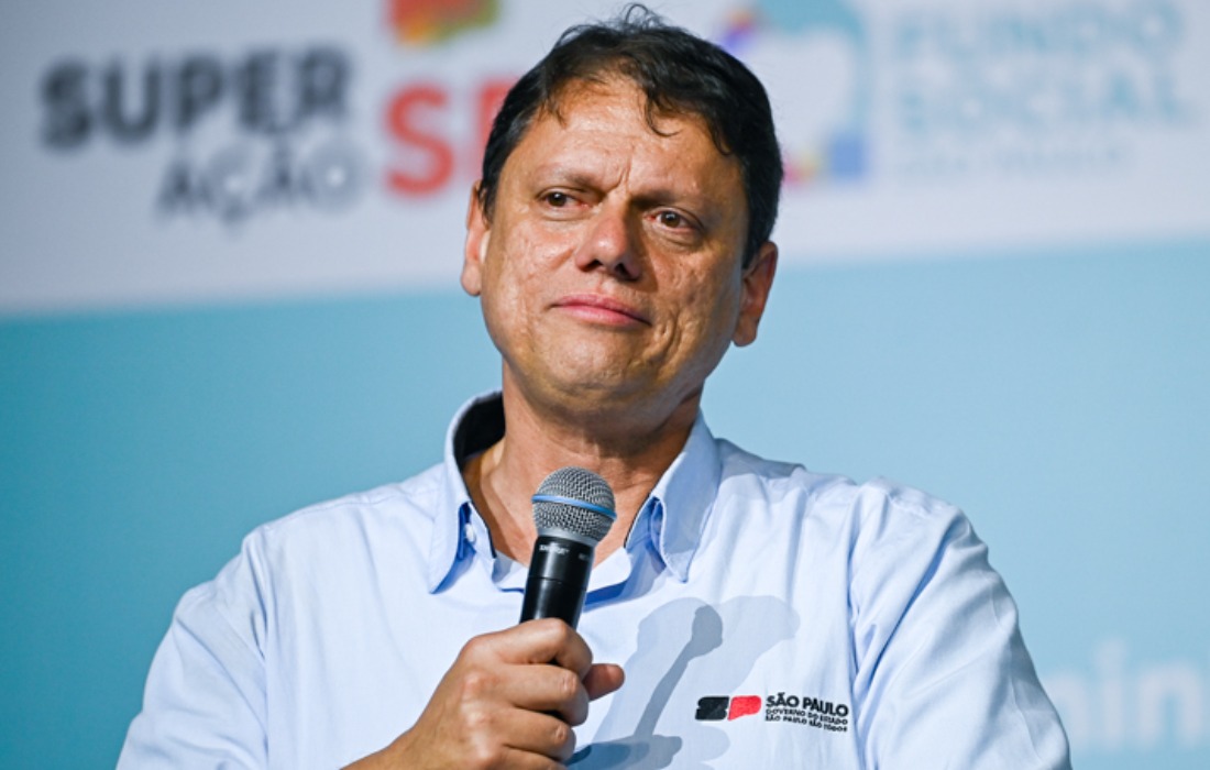 Plano de Tarcísio prevê obra em periferias, escolas cívico-militares e crédito a mães
