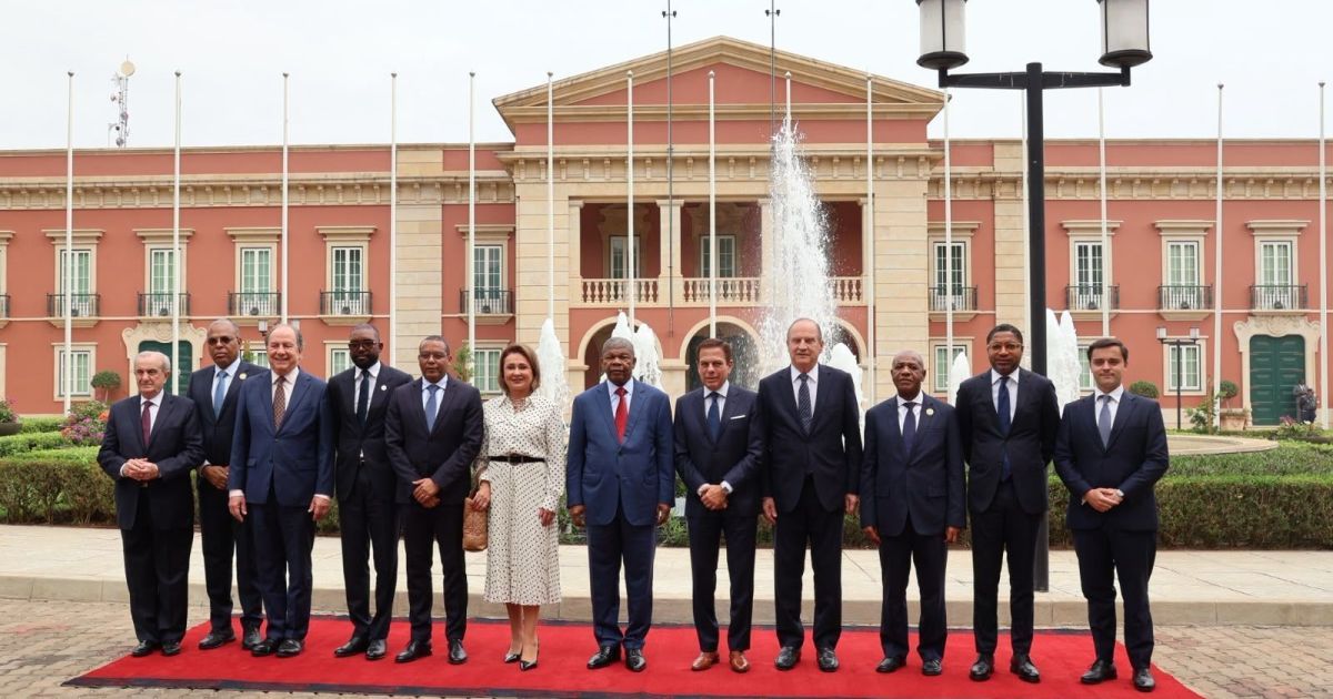 Presidente de Angola virá ao Brasil em setembro em busca de investimentos