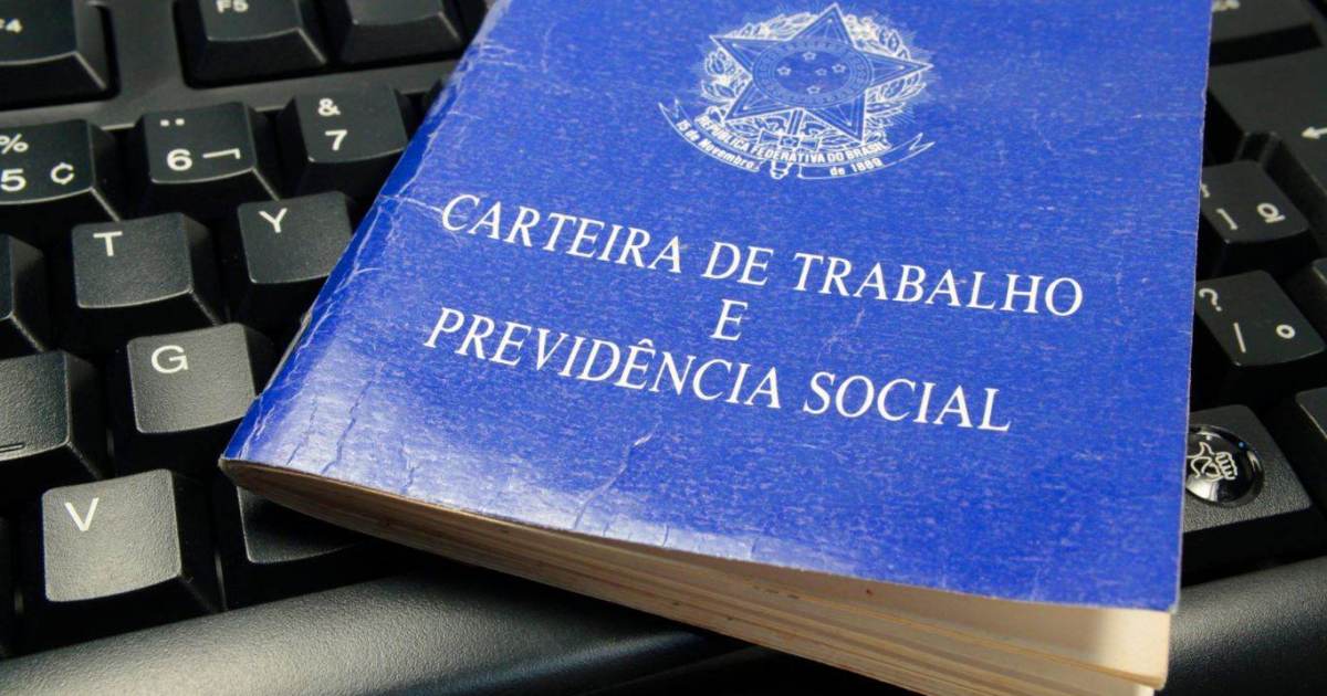 Remuneração média e massa salarial caem 1° semestre, diz Rais