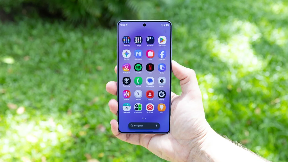 Samsung libera correção para tela avermelhada do Galaxy S26 Ultra