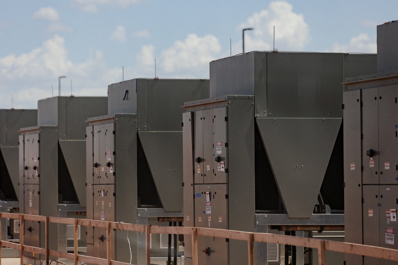 Setor de data centers de IA sofre com atrasos e temor de dificuldades financeiras