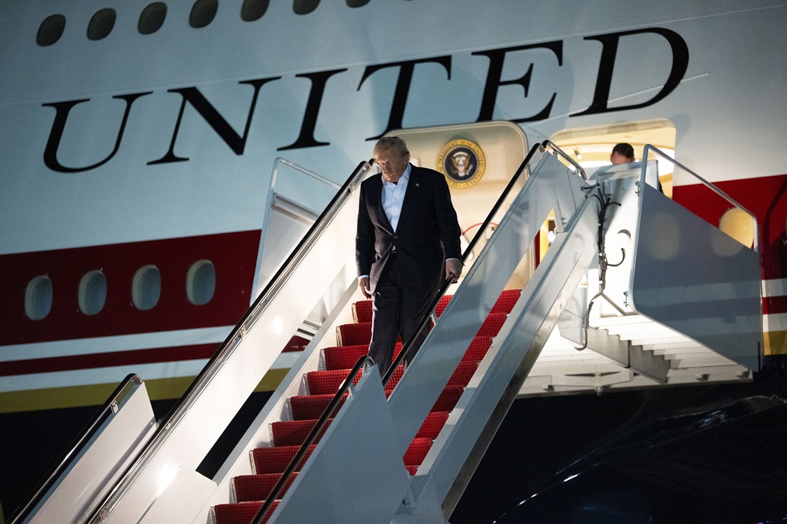 Trump assina diretriz para ampliar lançamentos espaciais nos EUA