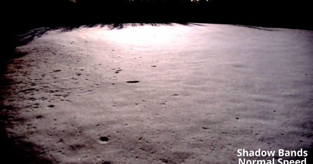 Um fenômeno misterioso ocorre durante a totalidade de um eclipse solar