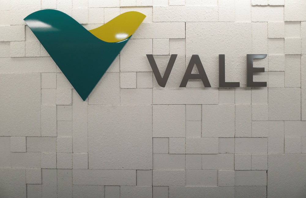 VALE3: ações da Vale fecham com leve alta, após abrir em queda com balanço e minério