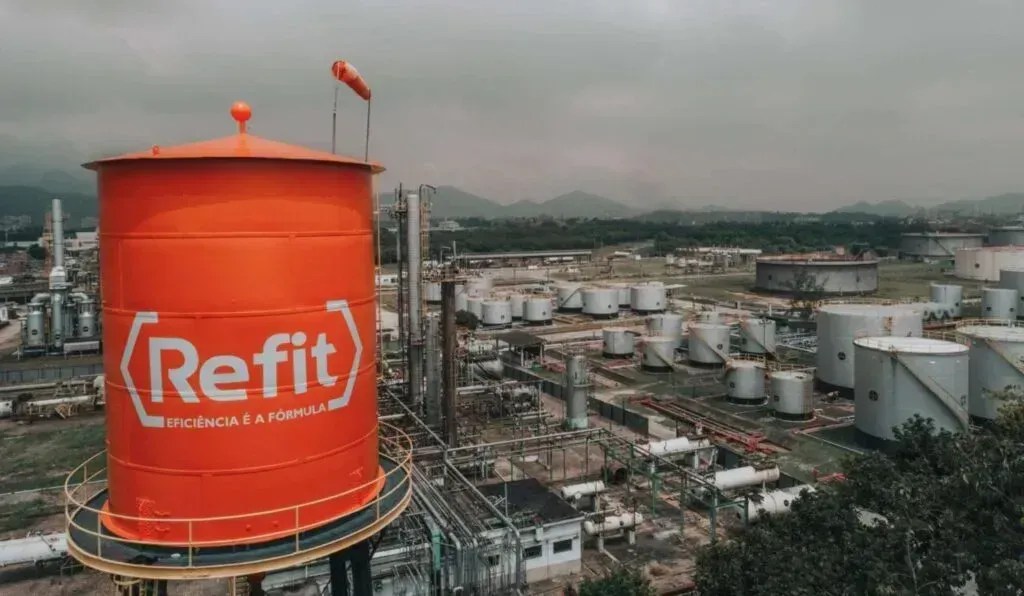 FUP pede investigação de refinarias privadas após falência da Refit